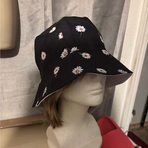 Black bucket hat with daisy print.